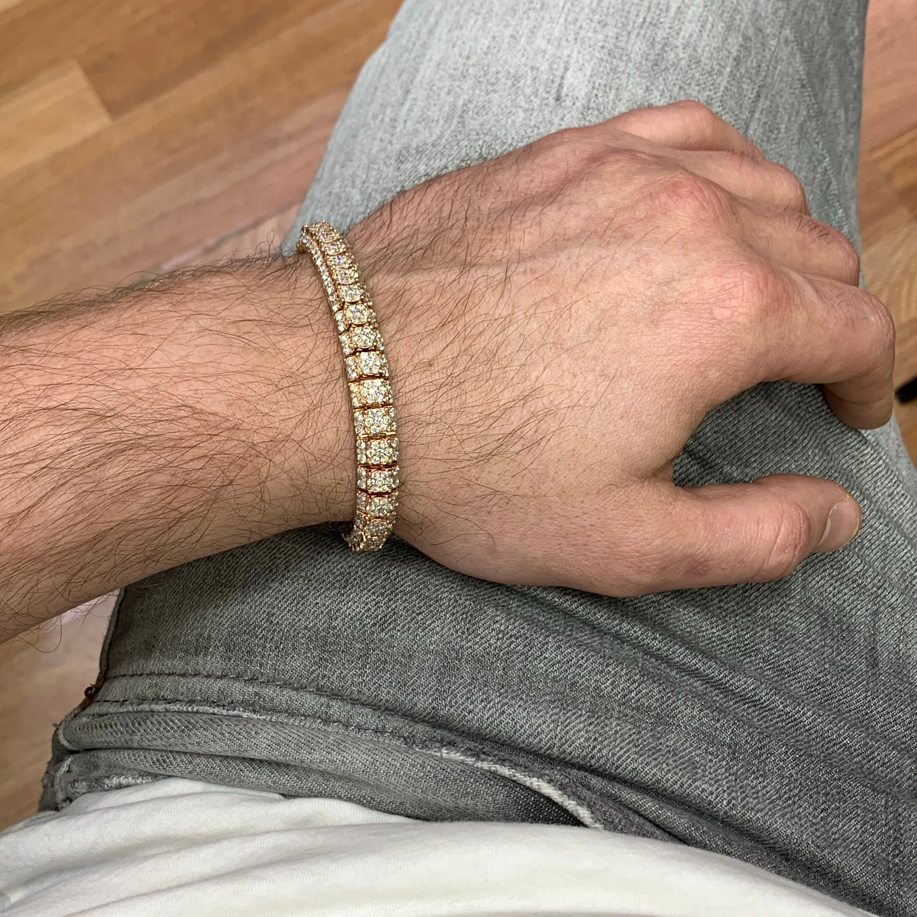 14k Gold 9mm Pyramid Link Bracelet with Round Diamond (solid back)