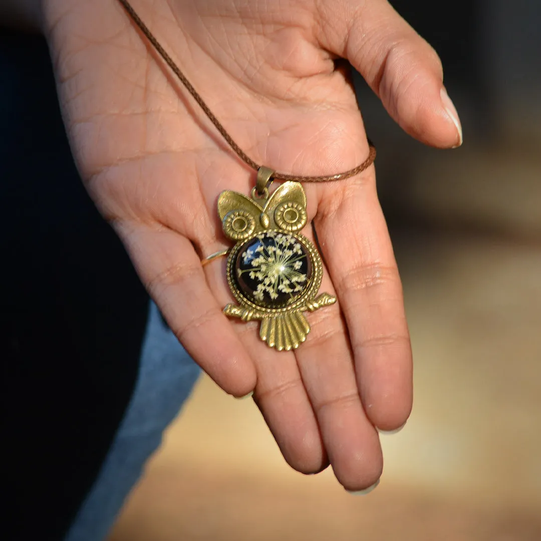 A Starry Hoot Real Dried Flower Necklace