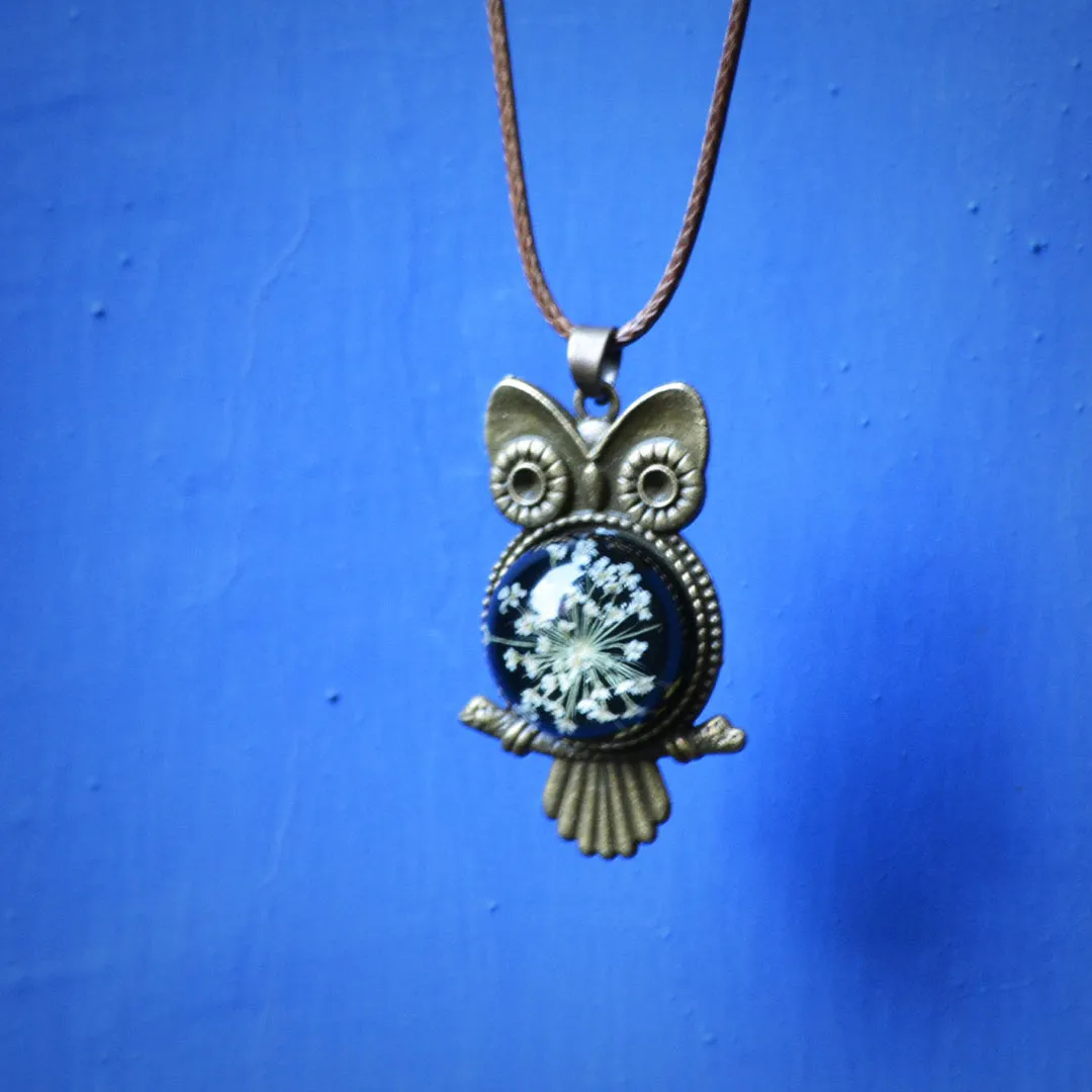 A Starry Hoot Real Dried Flower Necklace