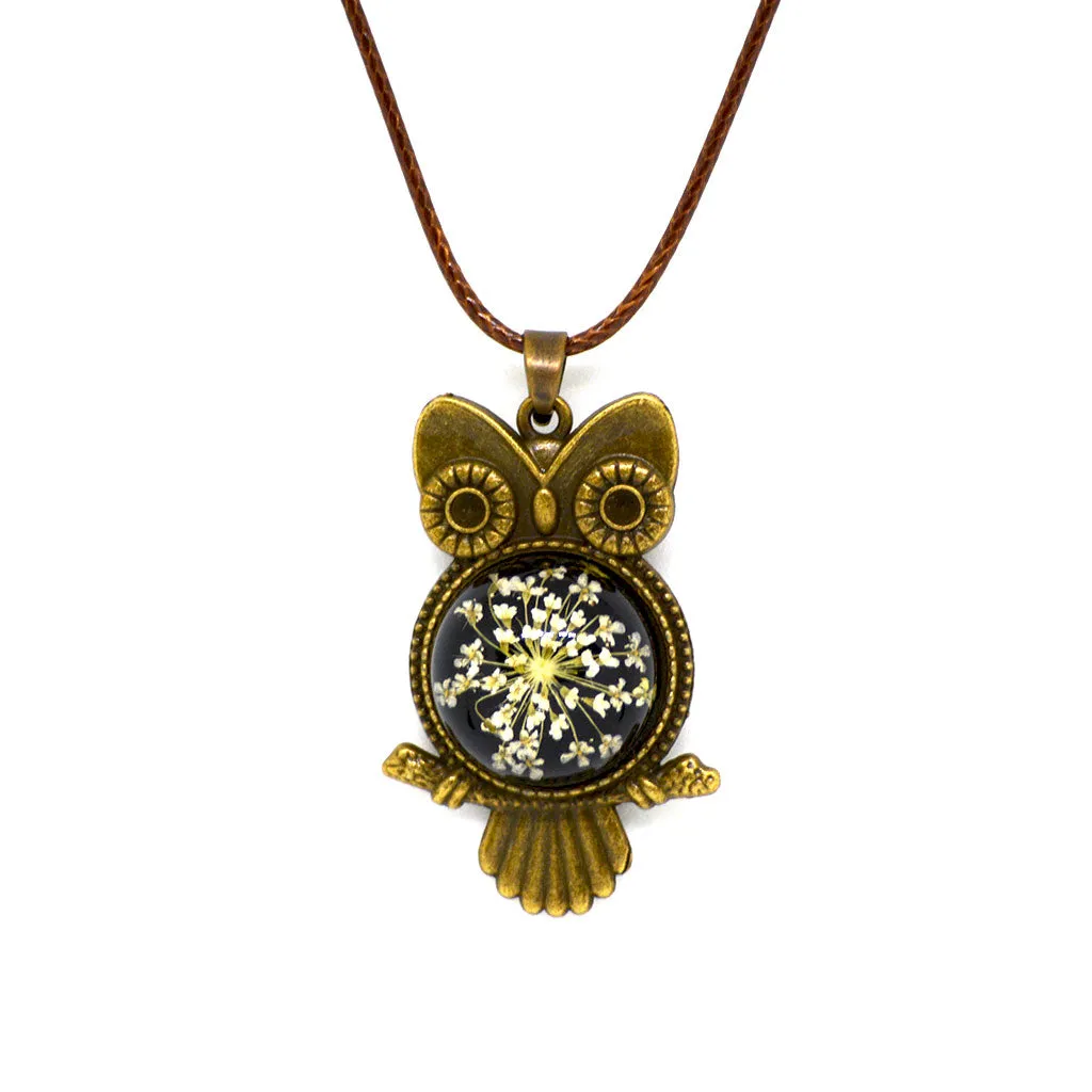 A Starry Hoot Real Dried Flower Necklace