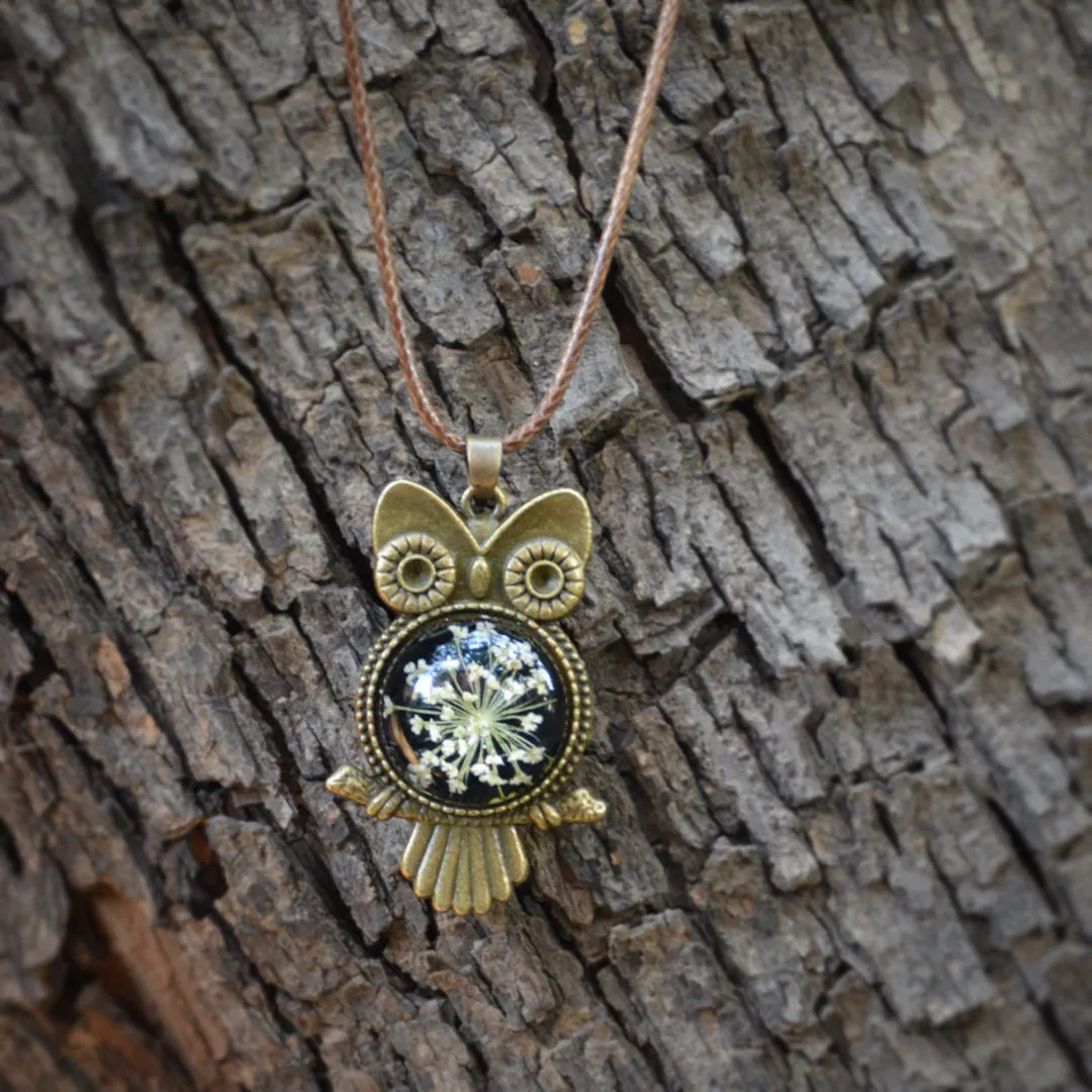 A Starry Hoot Real Dried Flower Necklace