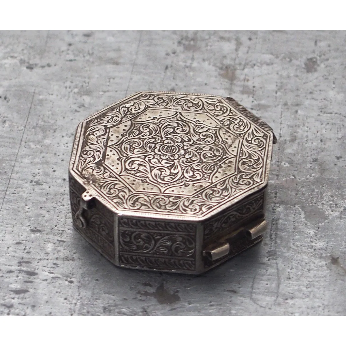 Antique Silver Bazuband (Upper Arm) Koranic Amulet Case