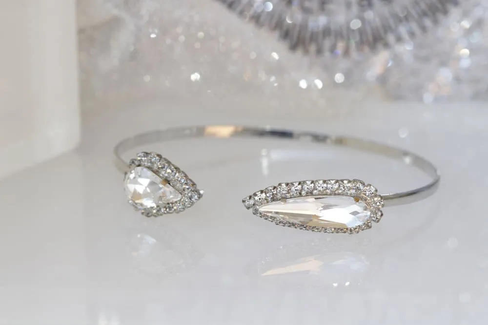 CRYSTAL BRACELET