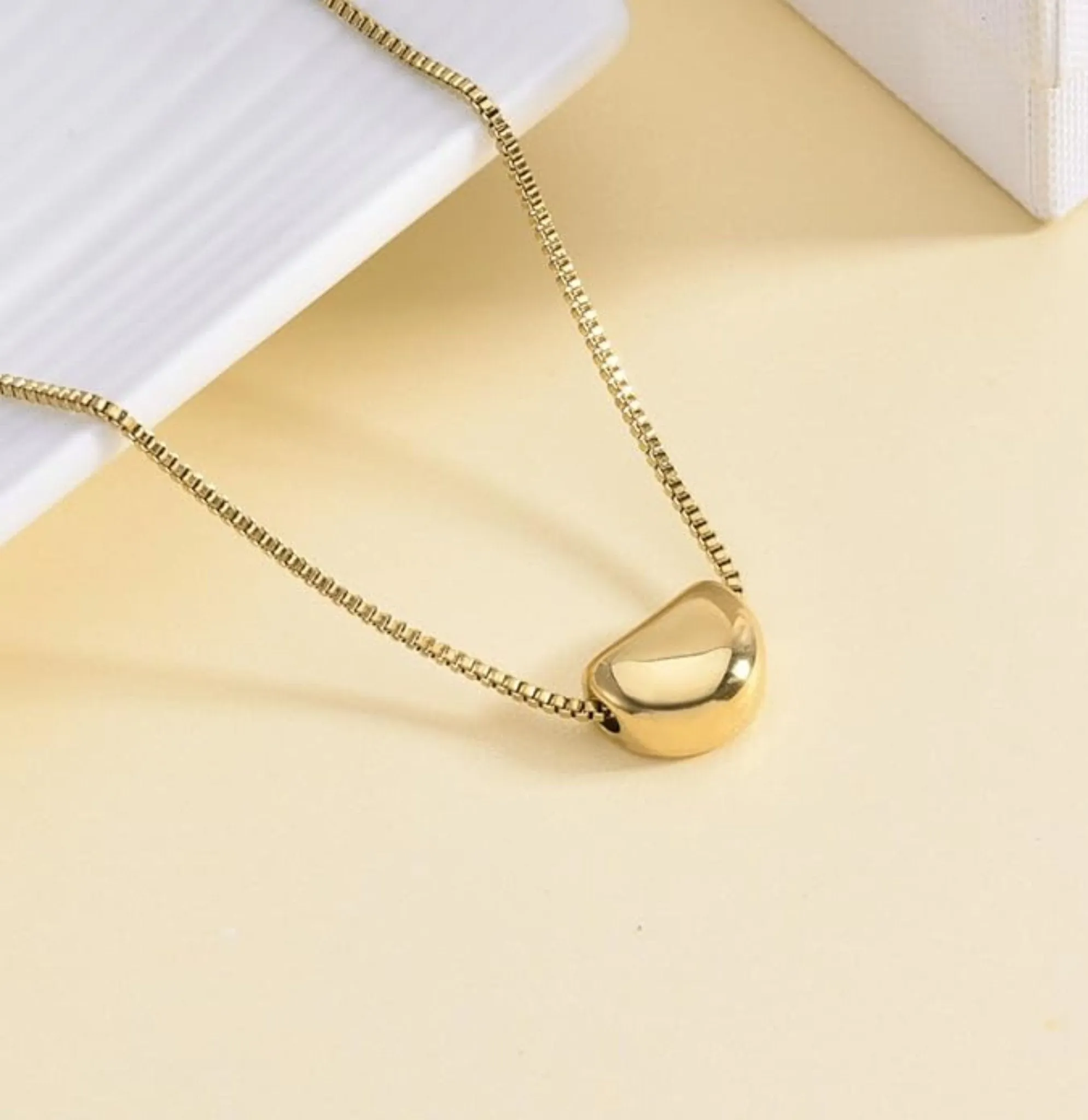 Dainty heart ladies necklace