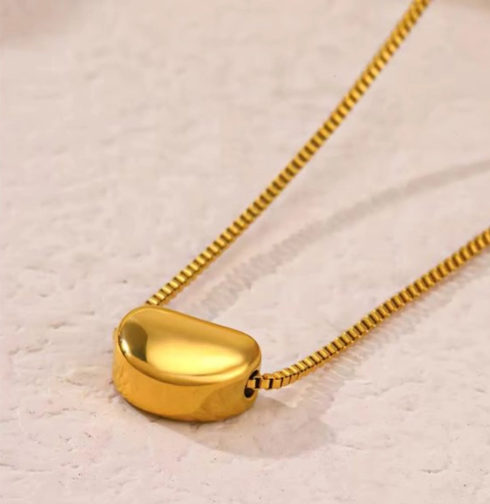 Dainty heart ladies necklace