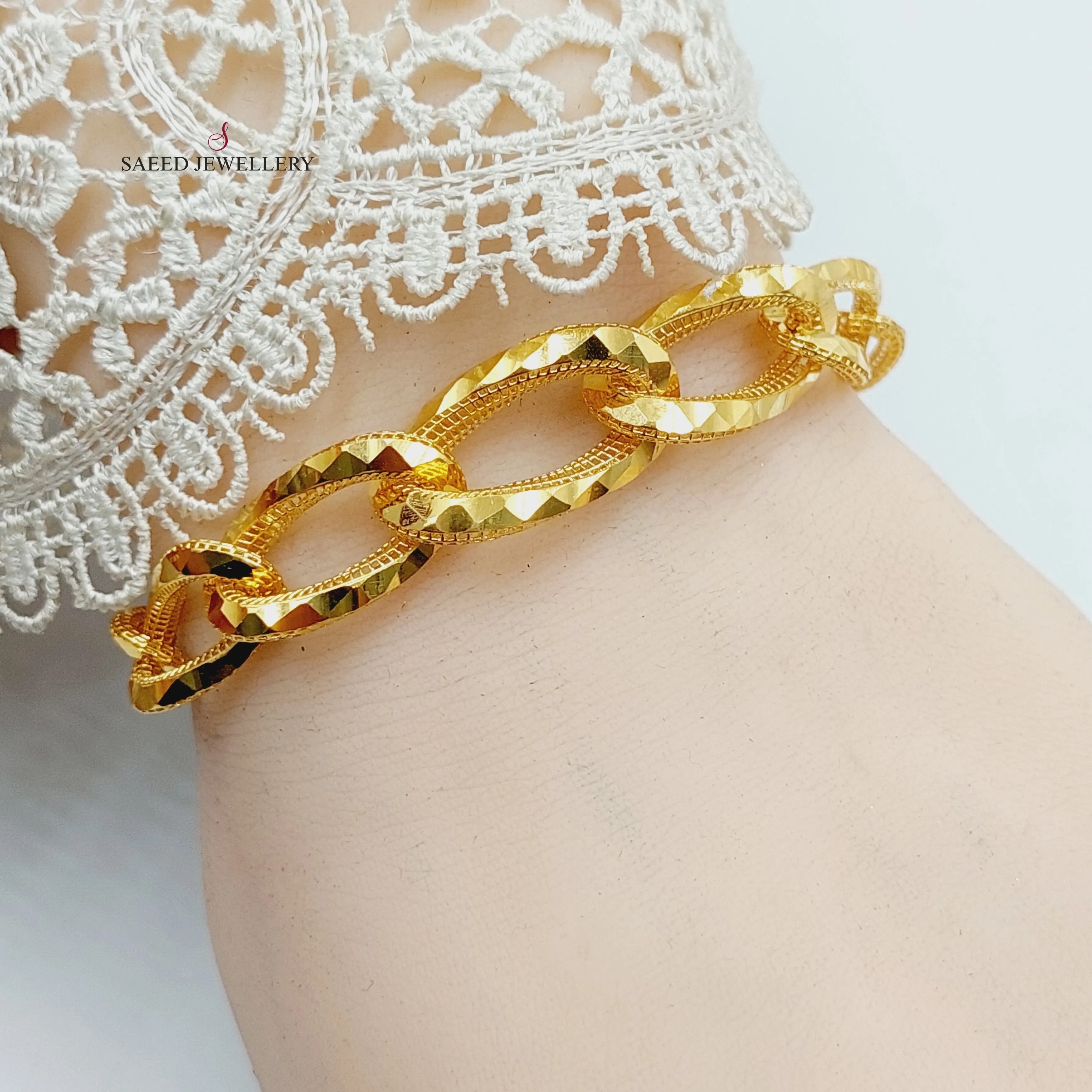Deluxe Oval Bracelet