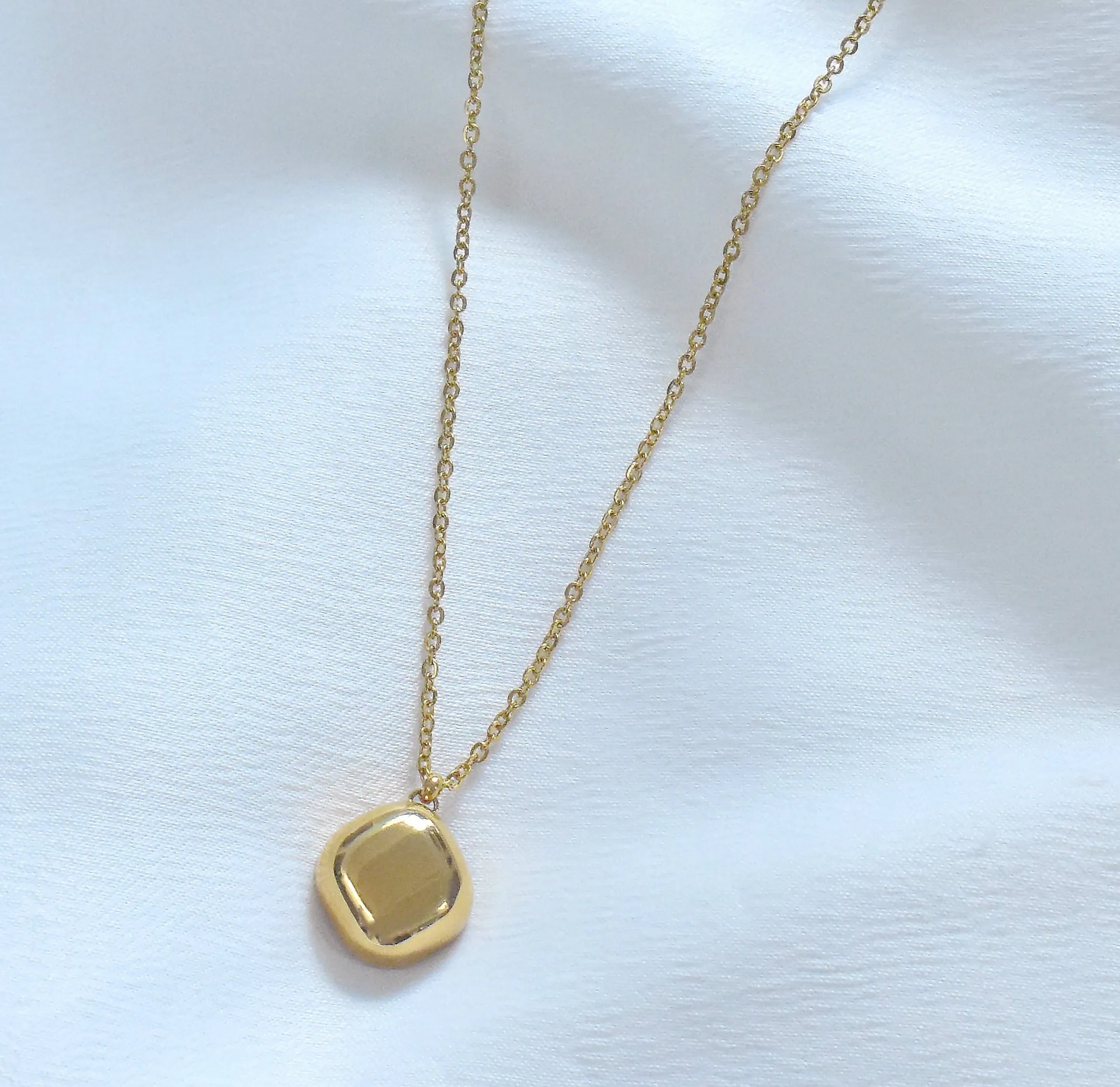 DESIREE AQUAMARINE BIRTHSTONE PENDANT NECKLACE - MARCH