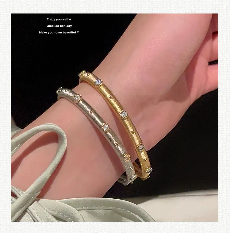 Retro Gold Texture Rhinestone Bracelet