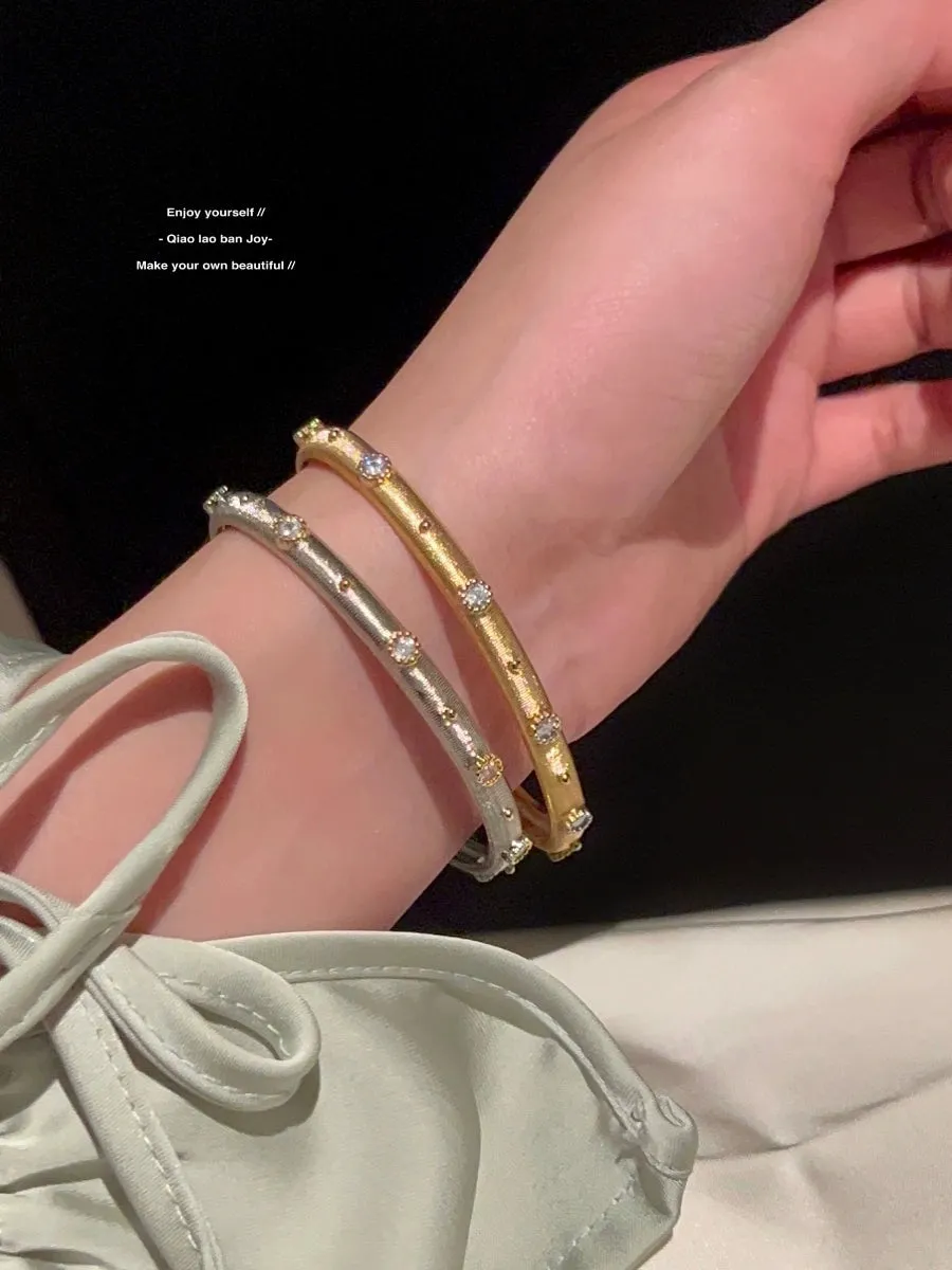 Retro Gold Texture Rhinestone Bracelet