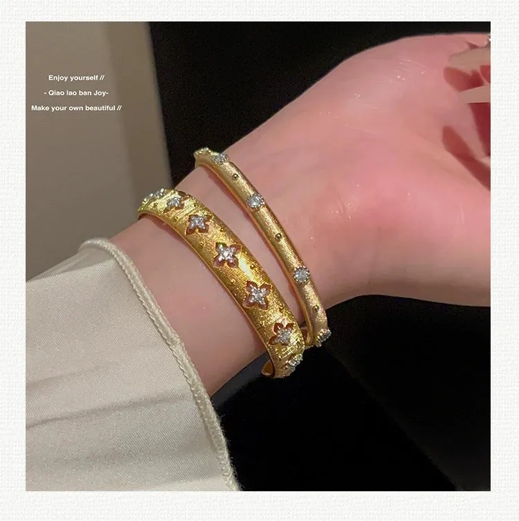 Retro Gold Texture Rhinestone Bracelet