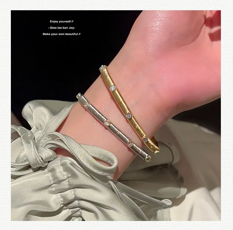 Retro Gold Texture Rhinestone Bracelet
