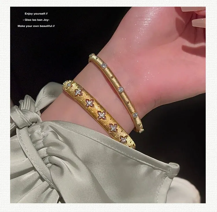 Retro Gold Texture Rhinestone Bracelet