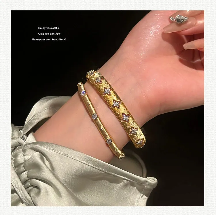Retro Gold Texture Rhinestone Bracelet