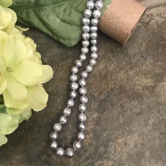 Silver iridescent pearl necklace