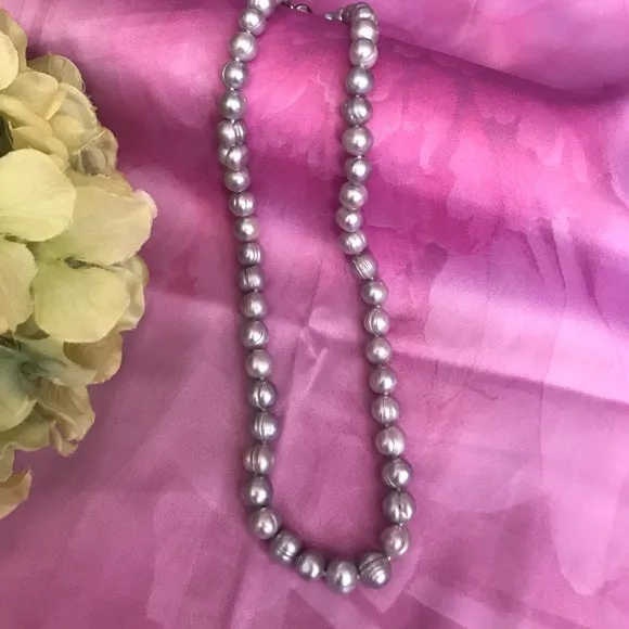 Silver iridescent pearl necklace