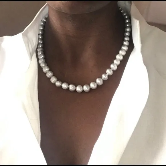 Silver iridescent pearl necklace