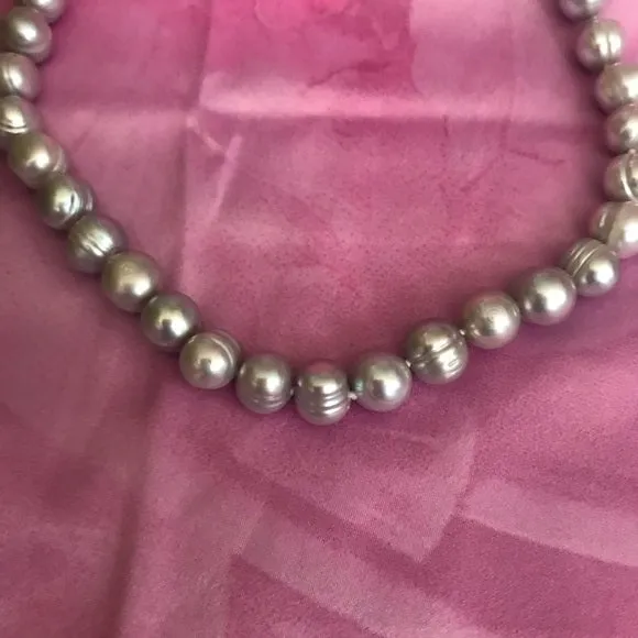 Silver iridescent pearl necklace