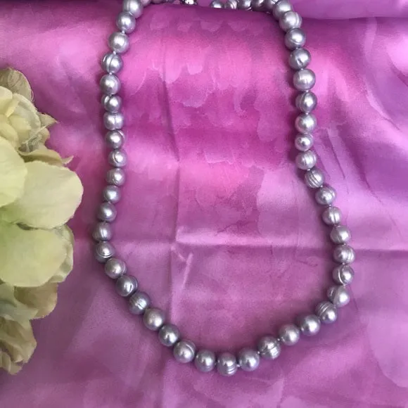 Silver iridescent pearl necklace