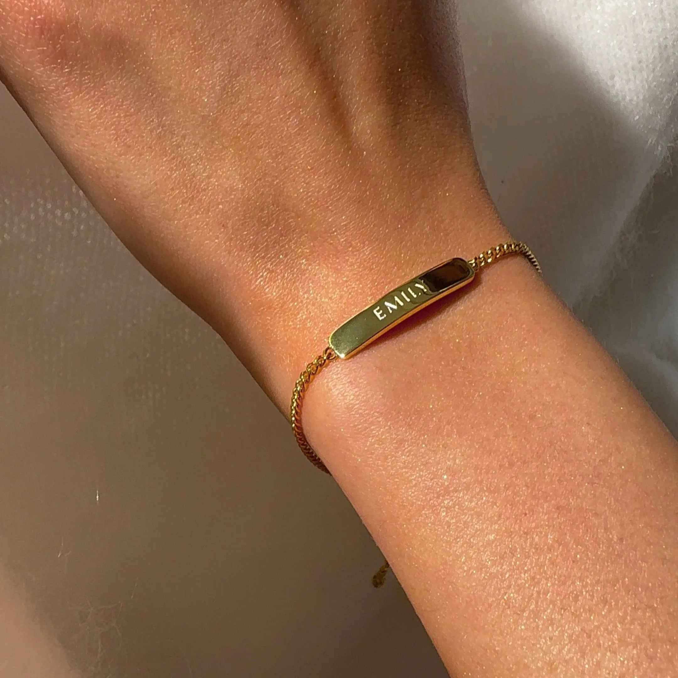 The Engraved Bracelet Gold