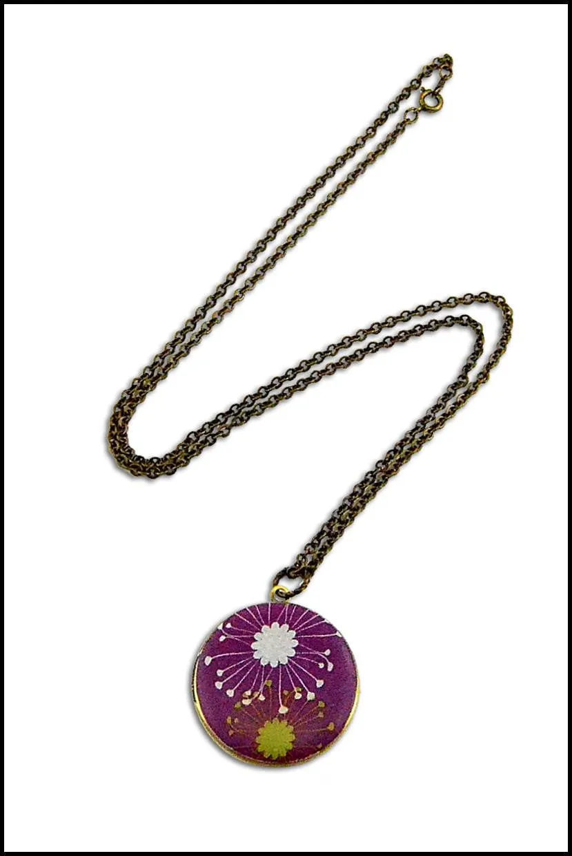 The Robin Vintage Theme Photo Locket