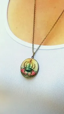 The Robin Vintage Theme Photo Locket