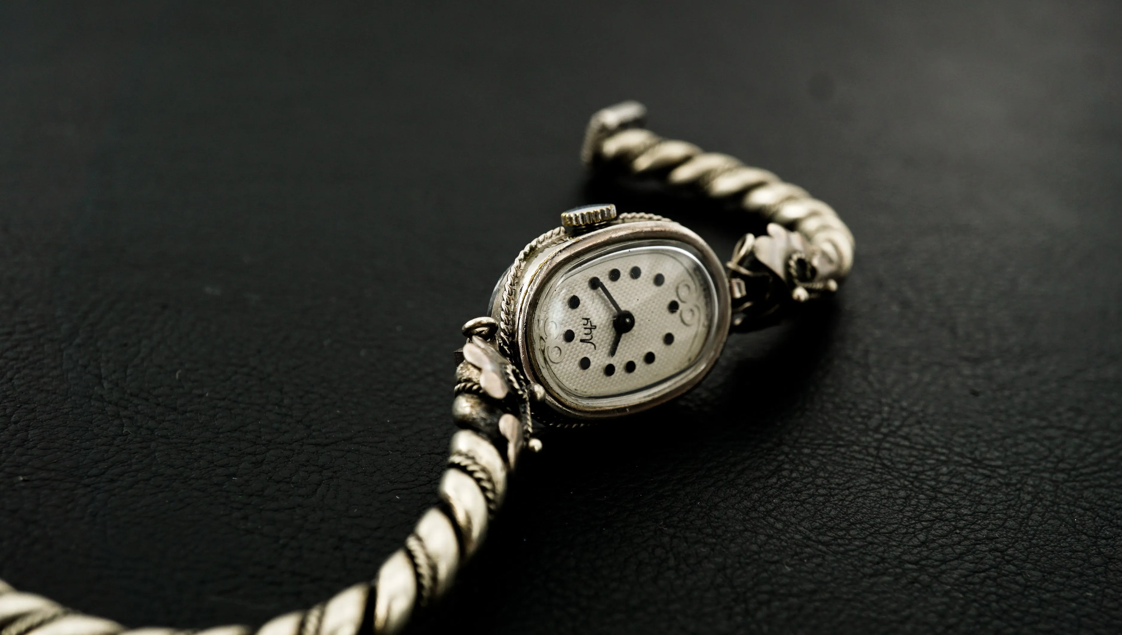 Vintage Soviet womens mechanical bracelet watch Luch 1800 Cupronickel